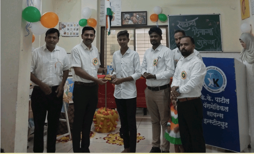 Award presentation ceremony during Republic Day celebration at KK Patil College